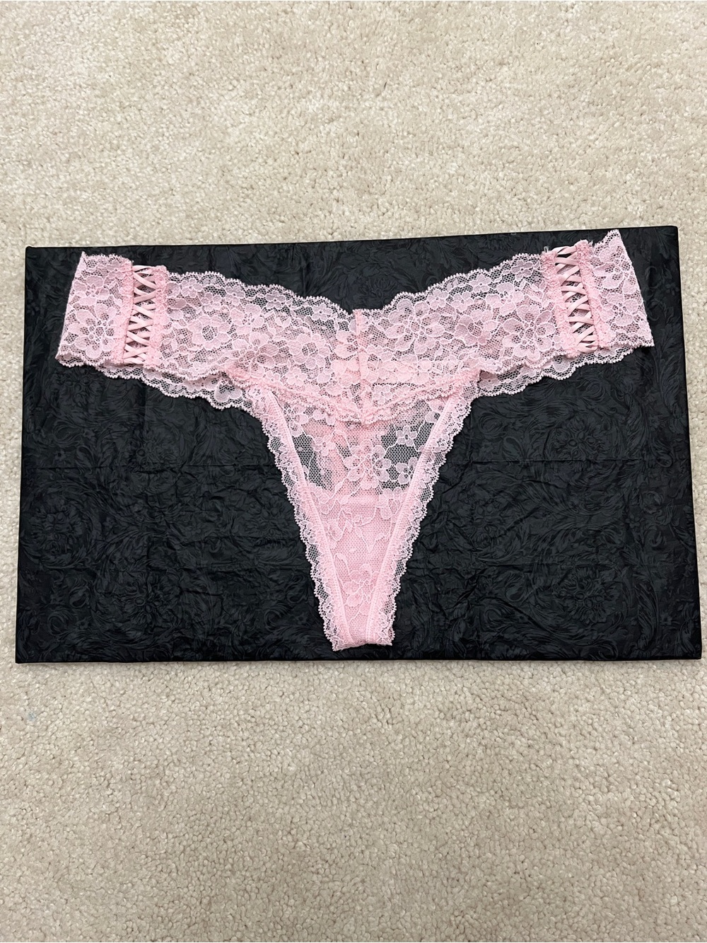 New Victoria’s Secret The Lacie Pink floral Lace Up Side thong panties Small S